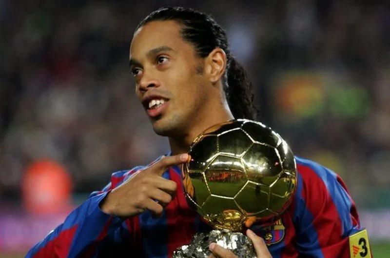 Ronaldinho tạo dấu ấn bằng đôi chân điêu luyện